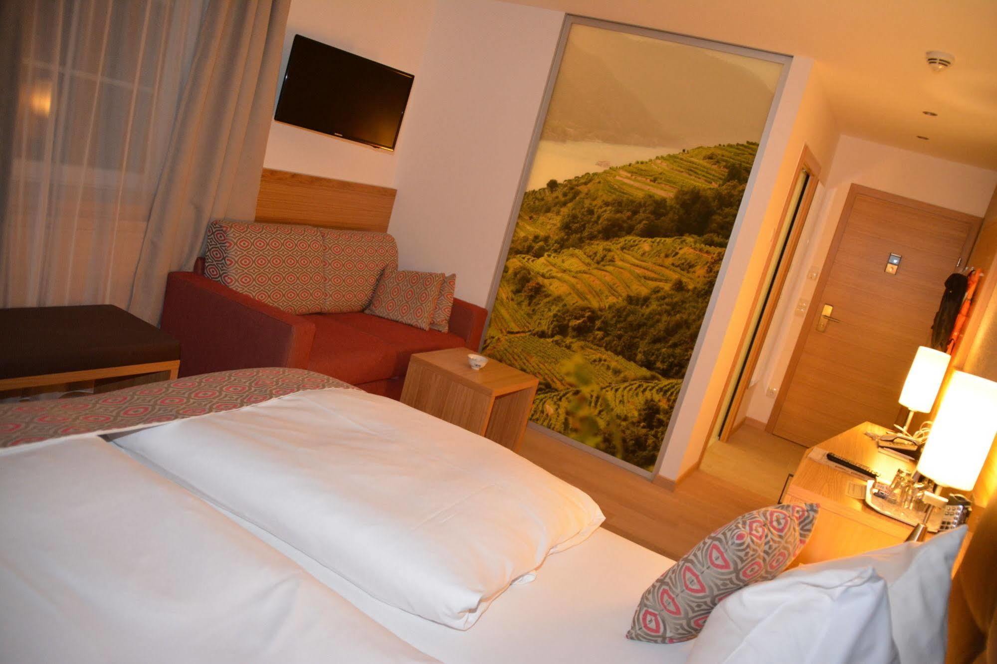 Hotel Donauhof Emmersdorf an der Donau Ngoại thất bức ảnh